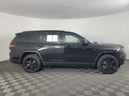 Used 2025 Jeep Grand Cherokee L Altitude image 3