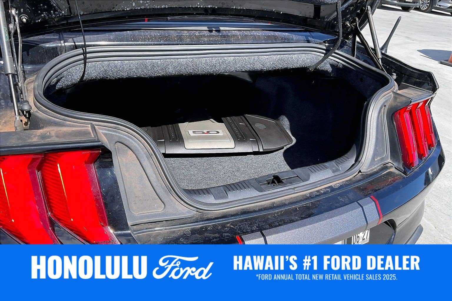 Used 2018 Ford Mustang GT Premium w/ Black Accent Package RWD image 17