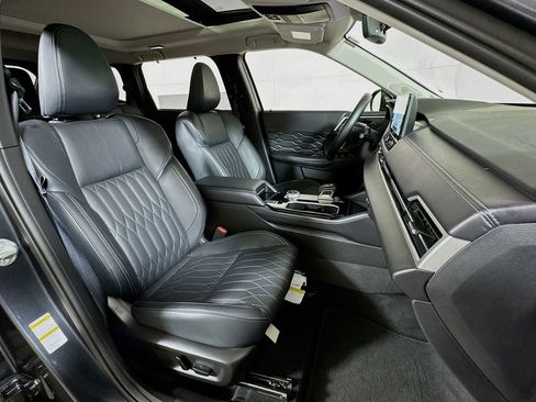 Used 2025 Mitsubishi Outlander SEL image 28