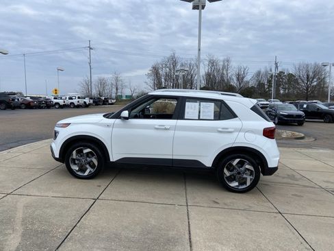 Used 2025 Hyundai Venue SEL image 6