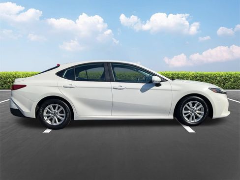 Used 2025 Toyota Camry LE FWD image 3