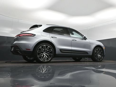 Used 2023 Porsche Macan AWD/4WD image 42