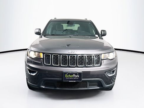 Used 2018 Jeep Grand Cherokee Laredo image 2