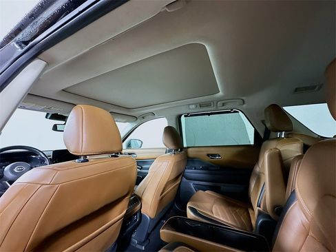 Used 2022 Nissan Pathfinder Platinum w/ Cargo Package image 13
