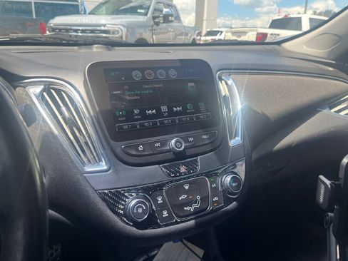 Used 2017 Chevrolet Malibu LT w/ Driver Confidence Package FWD image 8