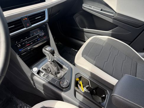 Used 2025 Volkswagen Taos SE w/ Panoramic Sunroof Package AWD/4WD image 13