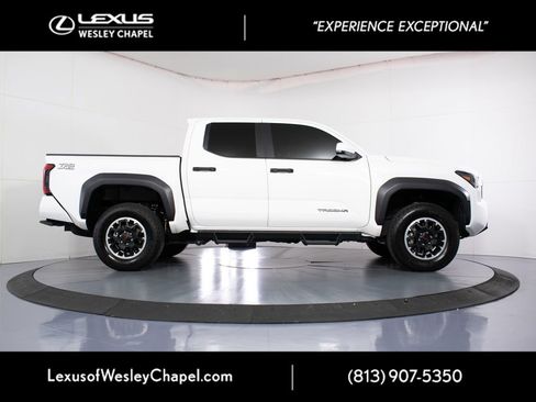 Used 2024 Toyota Tacoma TRD Off-Road AWD/4WD image 4