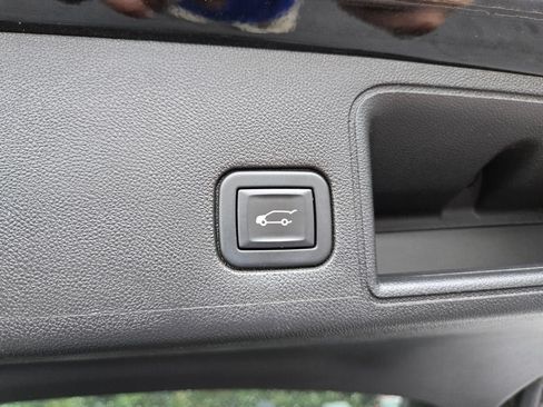 Used 2021 GMC Terrain SLT FWD image 18