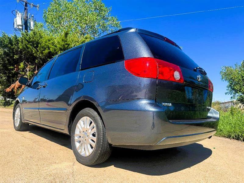 Used 2008 Toyota Sienna XLE FWD image 13