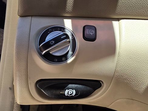 Used 2012 Mercedes-Benz SL 550 image 48