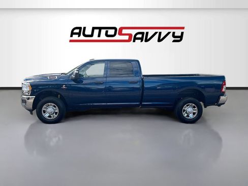 Used 2024 RAM 2500 Tradesman w/ Chrome Appearance Group AWD/4WD image 4