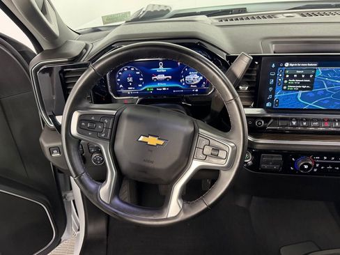 Used 2025 Chevrolet Silverado 2500 LT w/ Convenience Package image 13