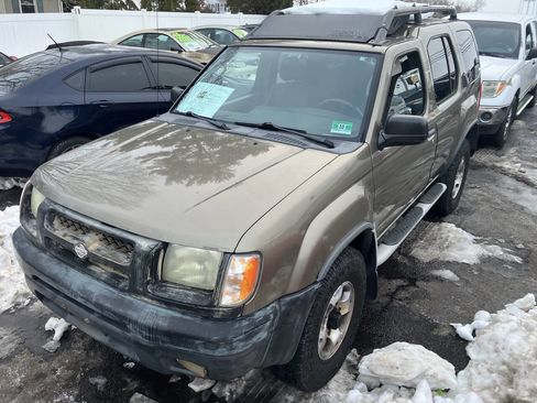Used 2001 Nissan Xterra XE image 2