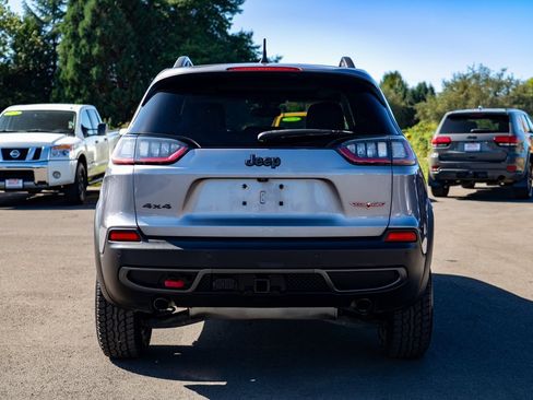 Used 2019 Jeep Cherokee Trailhawk image 11