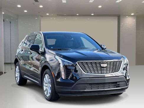 Used 2022 Cadillac XT4 Luxury w/ Trailering Package AWD/4WD image 6