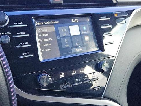 Used 2018 Toyota Camry SE image 10