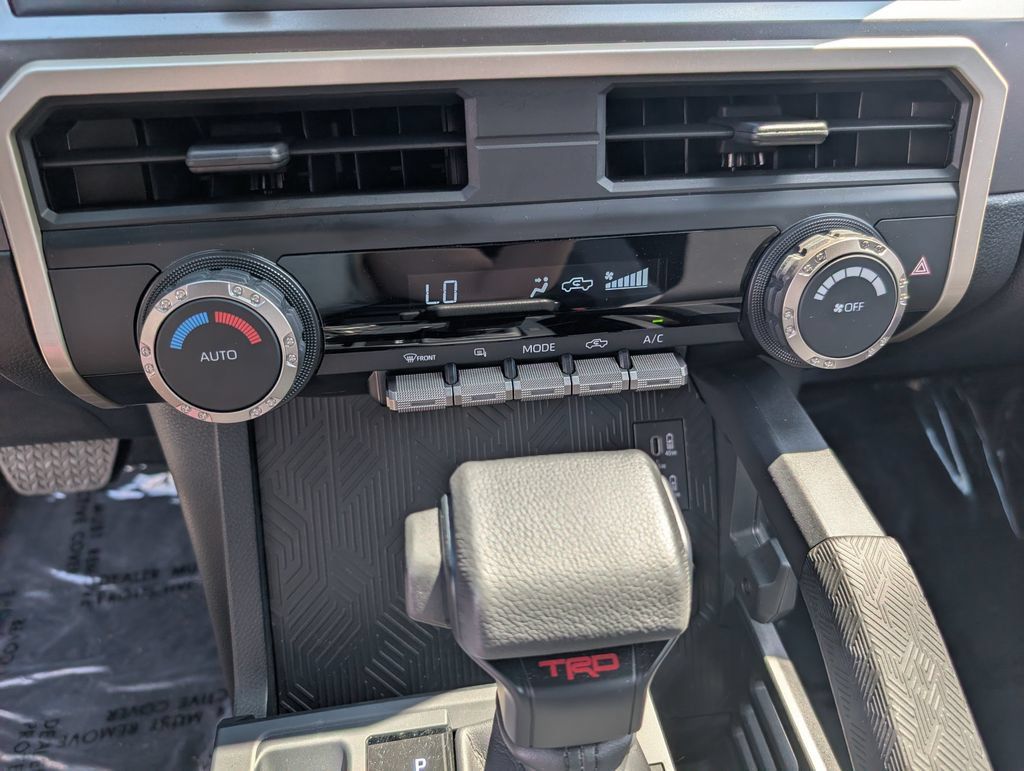 Used 2025 Toyota Tacoma TRD Off-Road AWD/4WD image 18