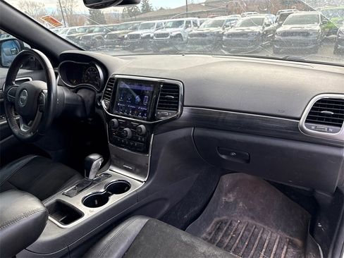 Used 2019 Jeep Grand Cherokee Altitude image 14