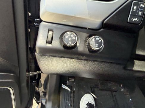 Used 2015 Chevrolet Suburban LT AWD/4WD image 25