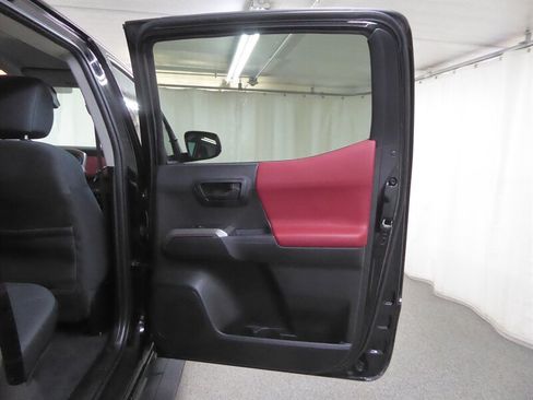 Used 2023 Toyota Tacoma SR5 AWD/4WD image 29