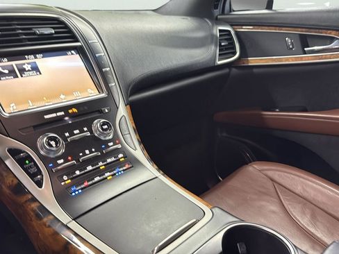 Used 2018 Lincoln MKX Reserve FWD image 19