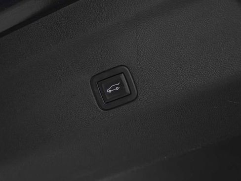 Used 2022 Chevrolet Tahoe LT w/ Luxury Package image 10