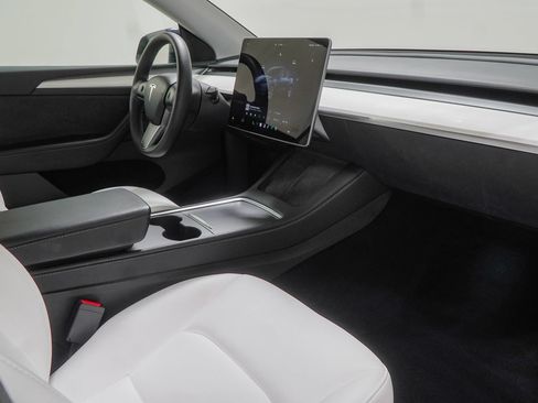 Used 2023 Tesla Model Y Long Range AWD/4WD image 36