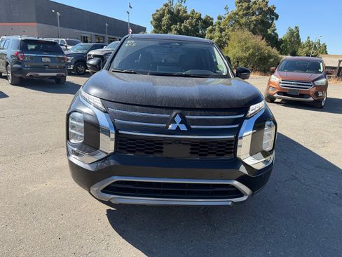 Used 2025 Mitsubishi Outlander SE FWD image 8