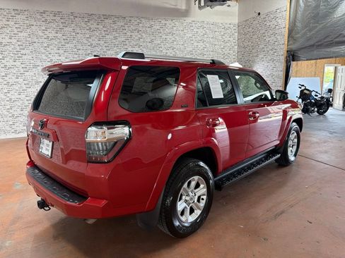 Used 2022 Toyota 4Runner SR5 Premium w/ Moonroof Package RWD image 7