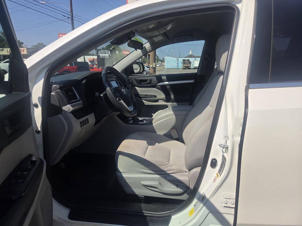 Used 2019 Toyota Highlander LE FWD image 8