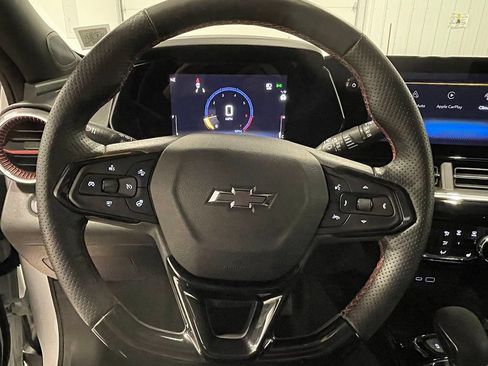 Used 2025 Chevrolet Trax RS FWD image 34