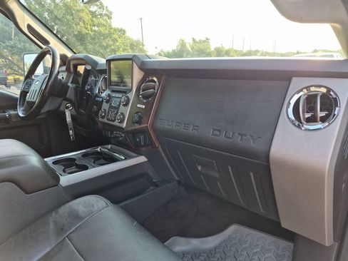 Used 2016 Ford F250 Lariat w/ Lariat Ultimate Package AWD/4WD image 40