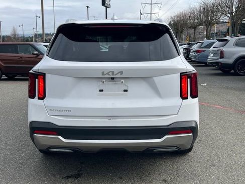 Certified 2024 Kia Sorento S image 8