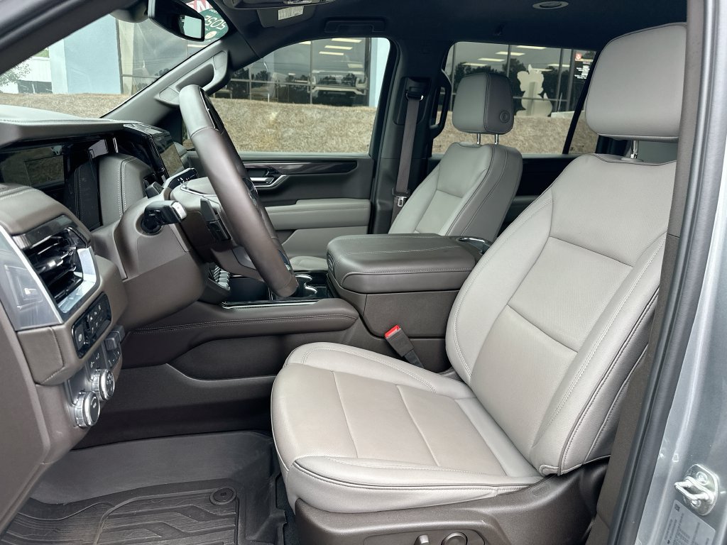 Used 2025 GMC Yukon XL Elevation RWD image 8