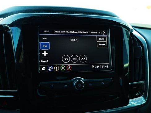 Used 2023 Chevrolet Traverse LT FWD image 16
