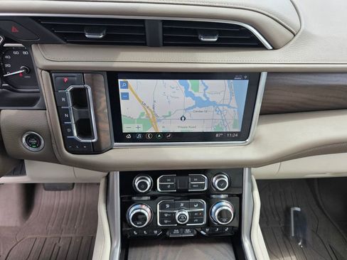 Used 2021 GMC Yukon Denali w/ Denali Ultimate Package AWD/4WD image 22
