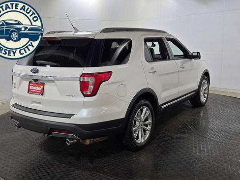 Used 2019 Ford Explorer XLT w/ Equipment Group 202A AWD/4WD image 7