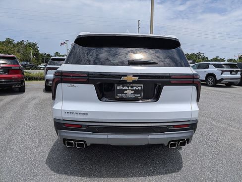 Certified 2025 Chevrolet Traverse LT FWD image 4
