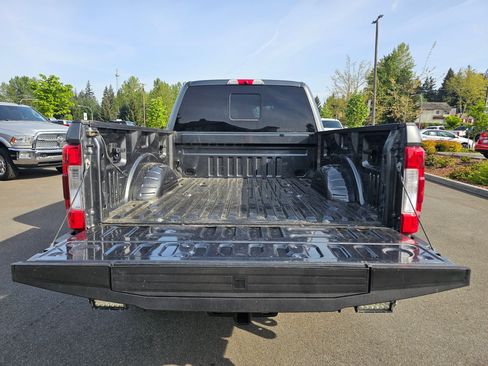Used 2017 Ford F250 Lariat w/ Lariat Value Package AWD/4WD image 9
