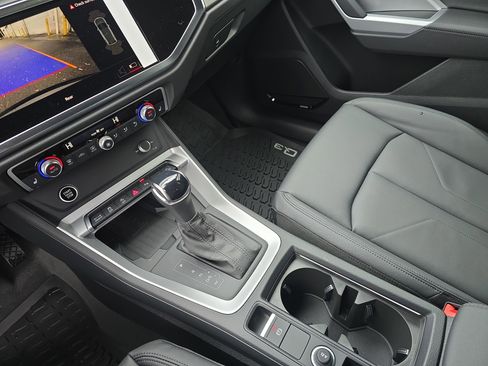 New 2025 Audi Q3 2.0T Premium image 24
