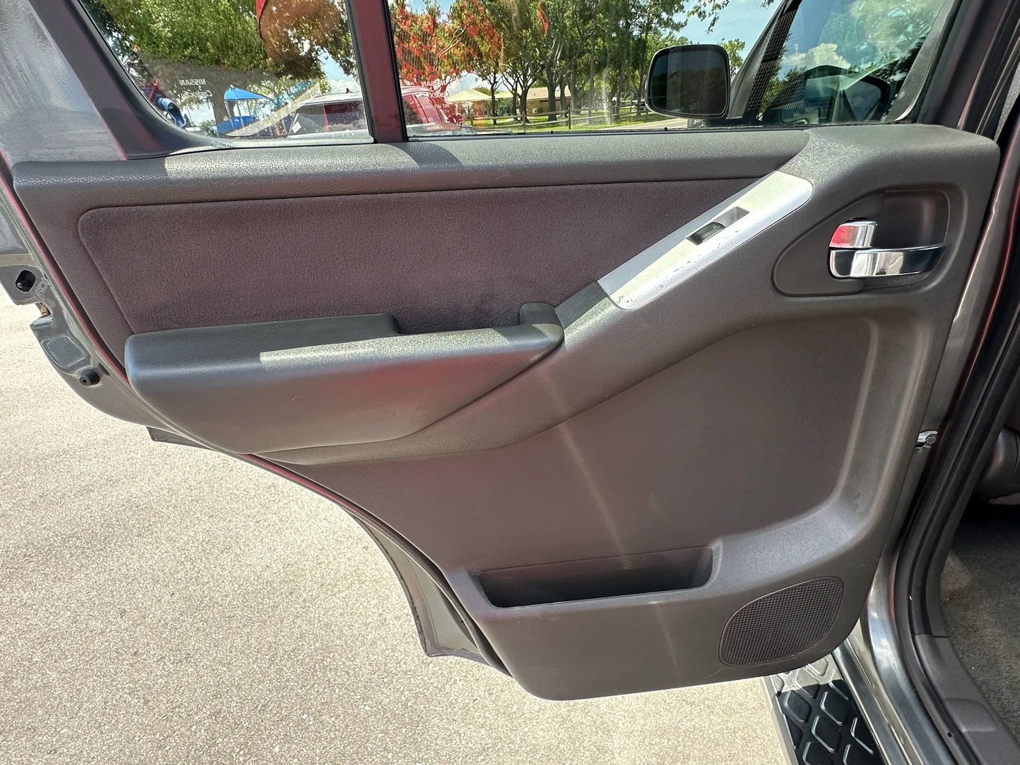 Used 2008 Nissan Pathfinder SE AWD/4WD image 32