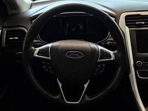 Used 2016 Ford Fusion SE FWD image 10