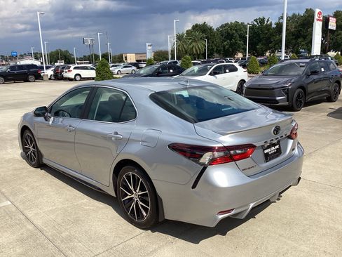 Used 2024 Toyota Camry SE FWD image 5