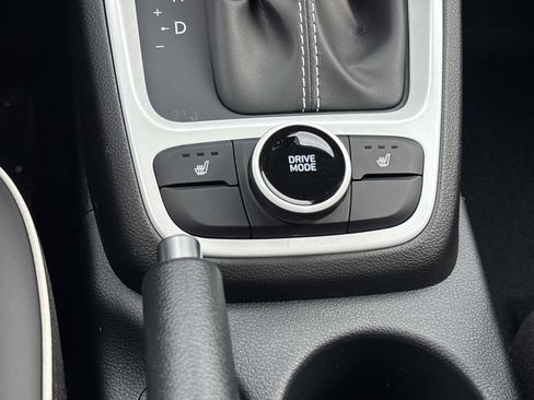 Used 2026 Hyundai Venue SEL FWD image 10