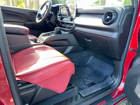 Used 2023 Chevrolet Colorado Trail Boss w/ Technology Package AWD/4WD image 24