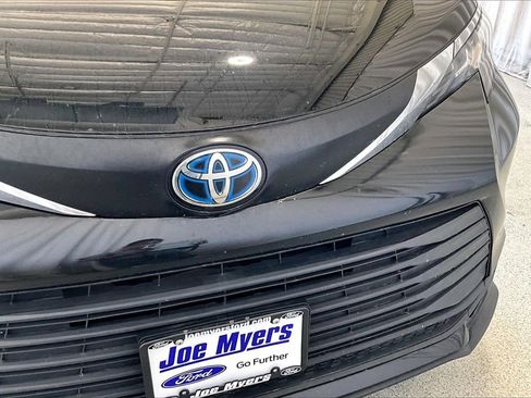 Used 2022 Toyota Sienna LE image 7