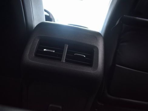 Used 2023 GMC Terrain SLT image 31