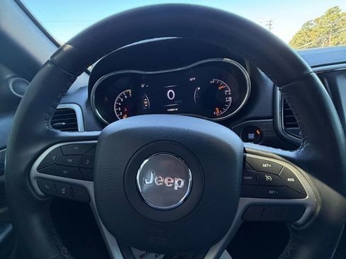 Used 2020 Jeep Grand Cherokee Laredo image 9