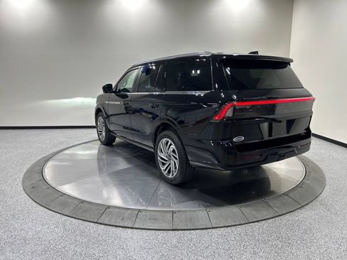 Certified 2026 Lincoln Navigator Reserve AWD/4WD image 8