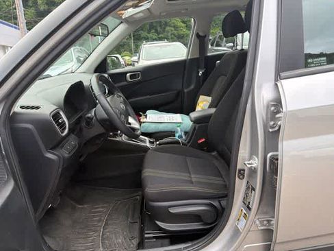 Used 2024 Hyundai Venue SEL FWD image 19
